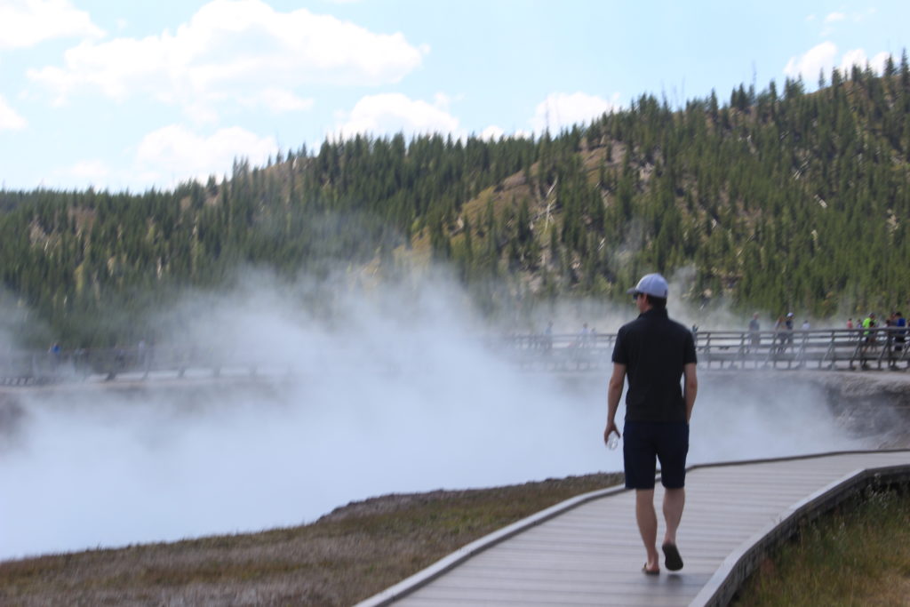 Read more about the article Yellowstone National Park